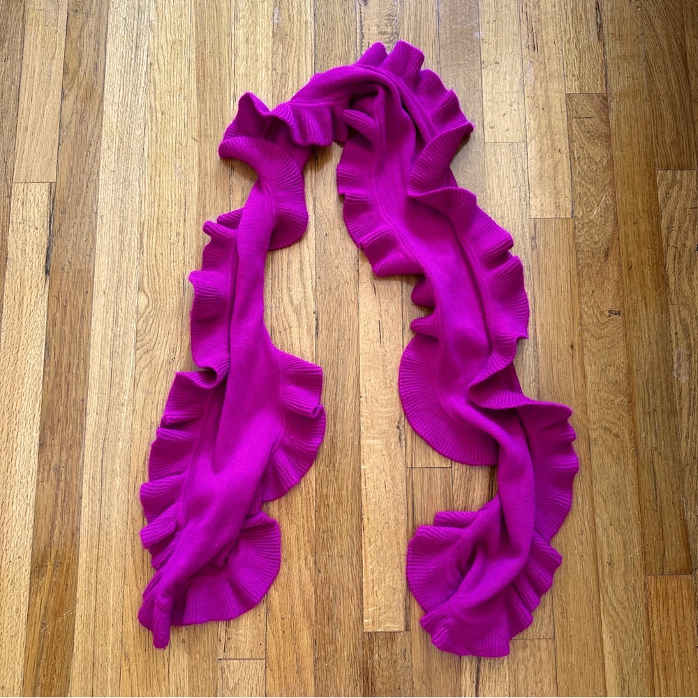 Woman’s Ruffle Scarf